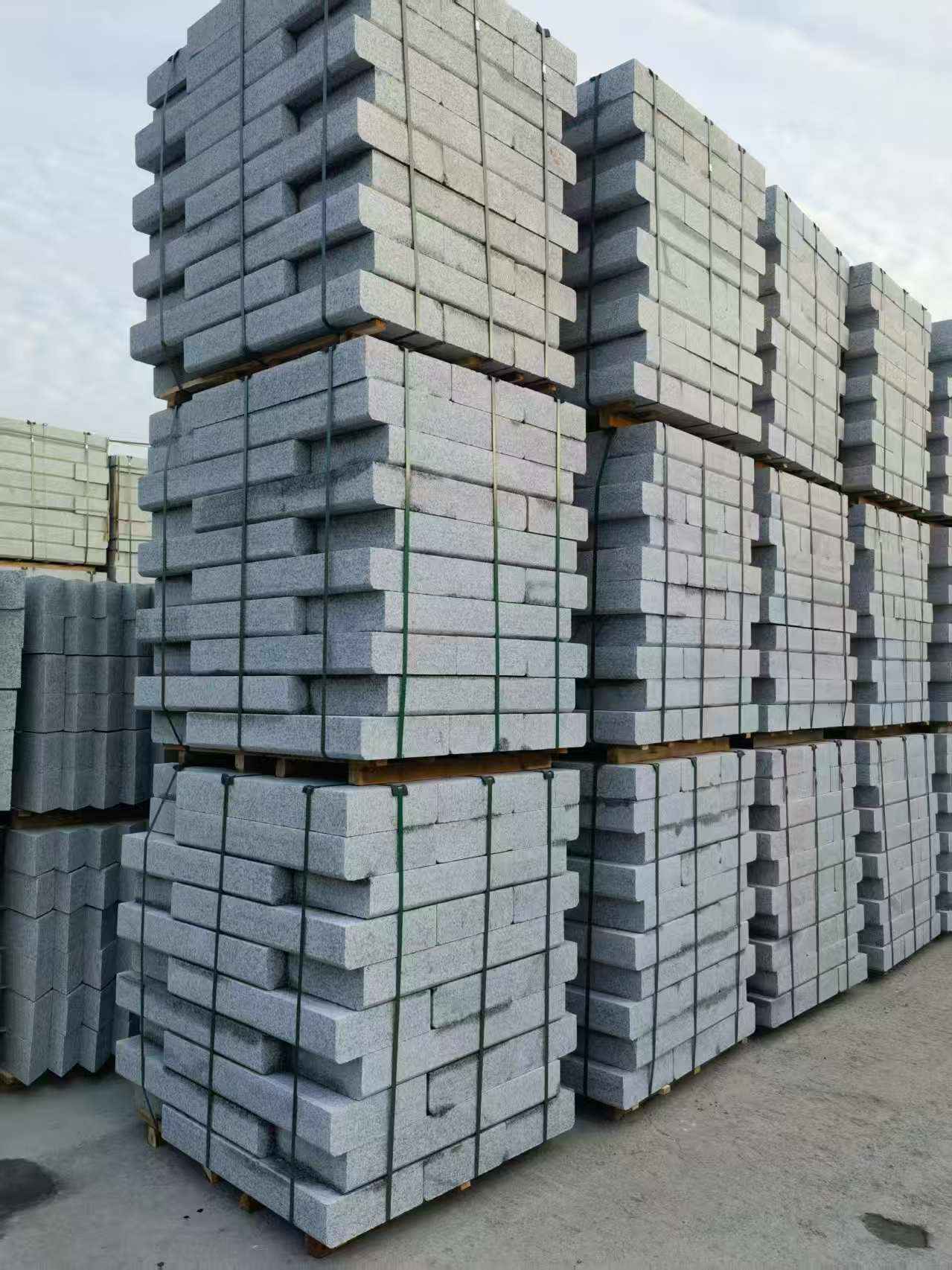 庆阳 路沿石（路侧石），颜色一致，尺寸标准