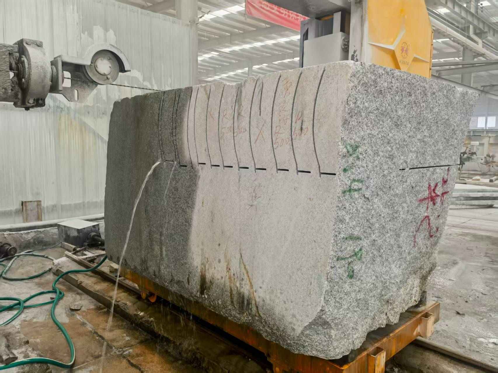 庆阳 602，大花芙蓉白，绳锯加工弧形路沿石