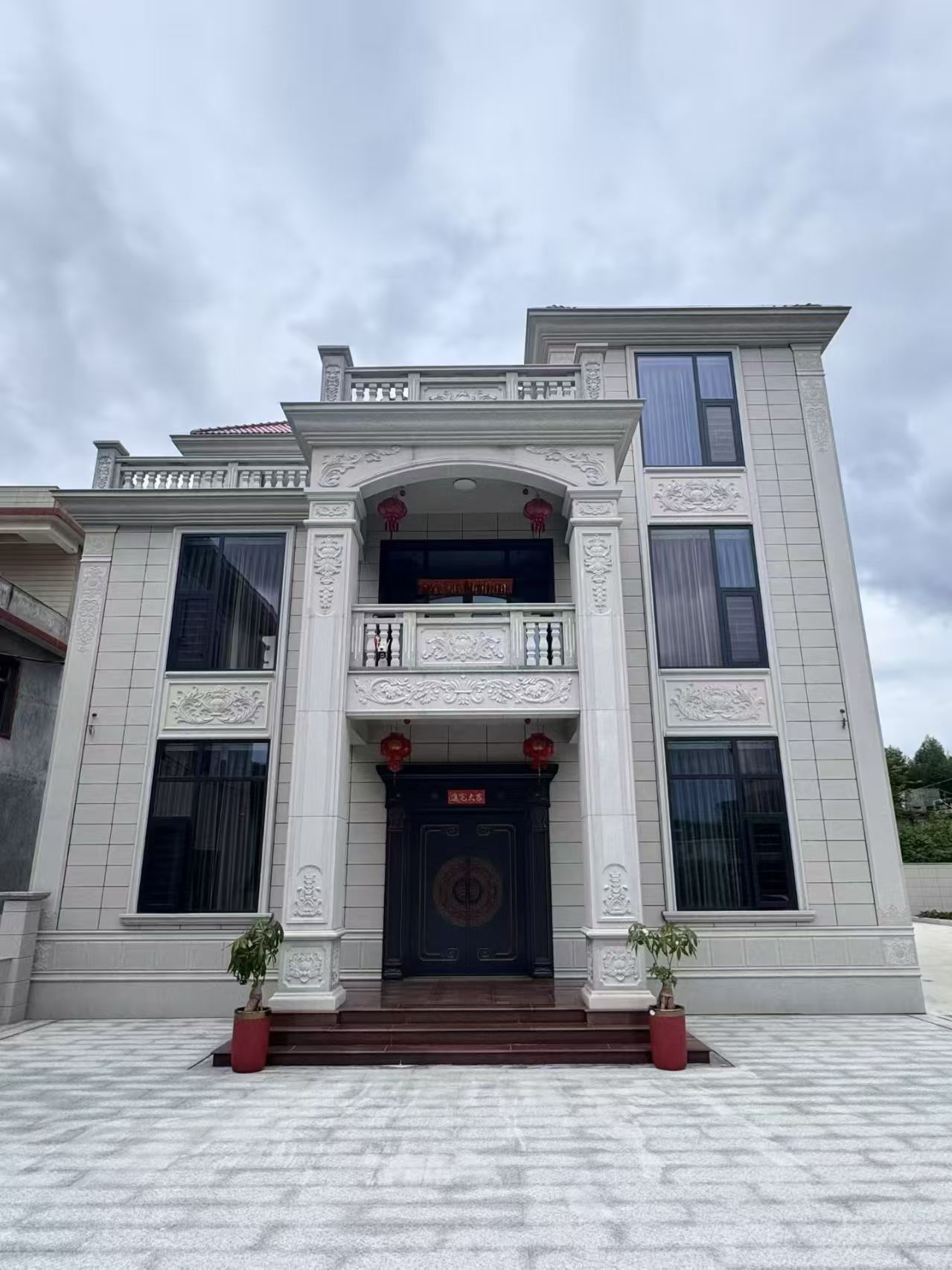 庆阳 芝麻白石材别墅干挂案例展示