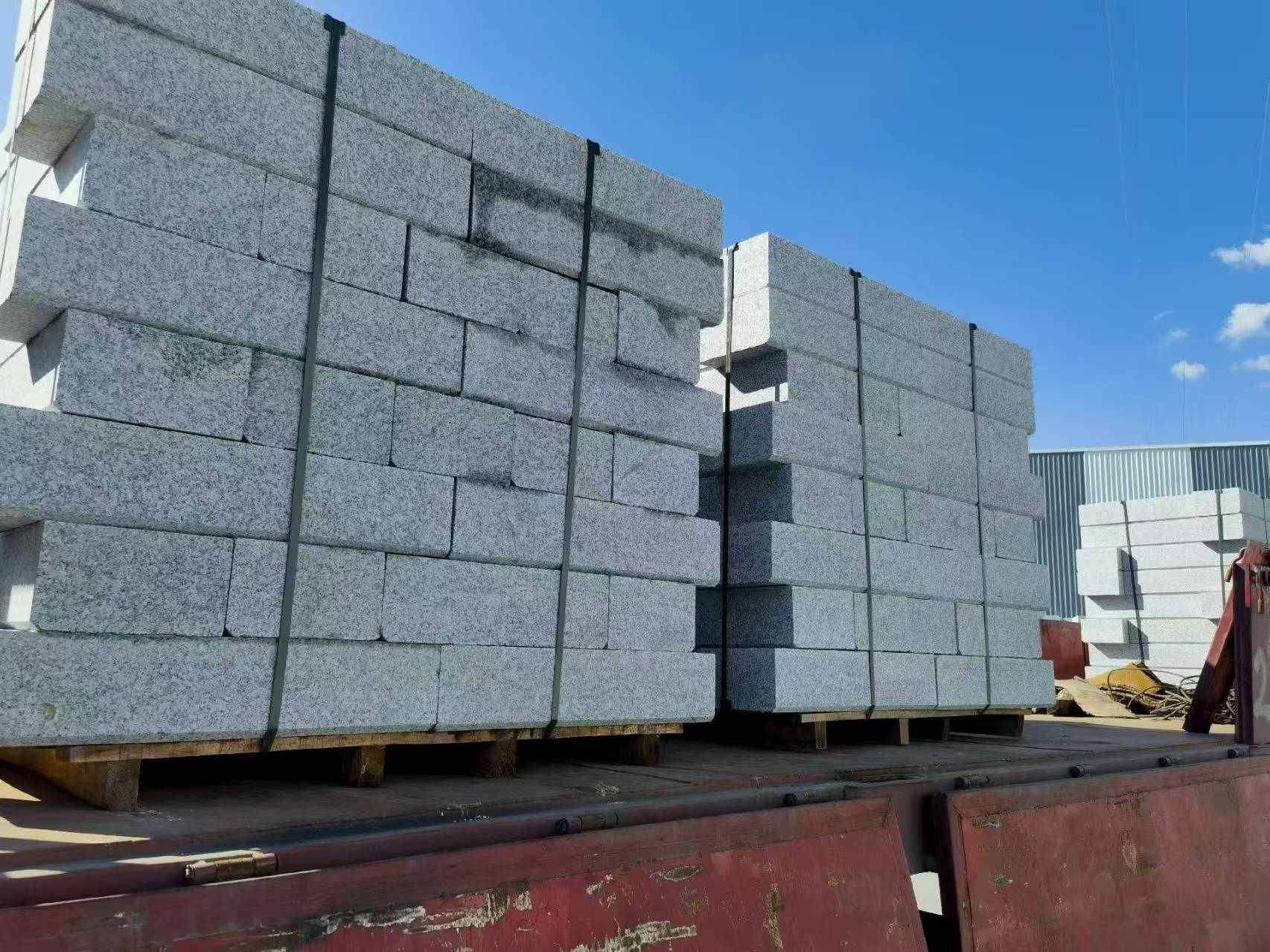 庆阳 路沿石装车出货